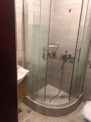 Отель HOTEL FREEDOM 1 Пицунда Трехместный номер с балконом-2