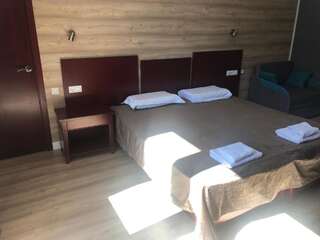 Отель HOTEL FREEDOM 1 Пицунда Трехместный номер с балконом-3