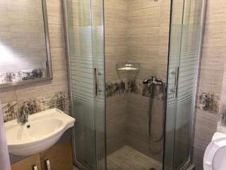 Отель HOTEL FREEDOM 1 Пицунда Трехместный номер с балконом-5