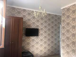 Отель HOTEL FREEDOM 1 Пицунда Бюджетный двухместный номер с 1 кроватью-4
