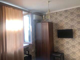 Отель HOTEL FREEDOM 1 Пицунда Бюджетный двухместный номер с 1 кроватью-5