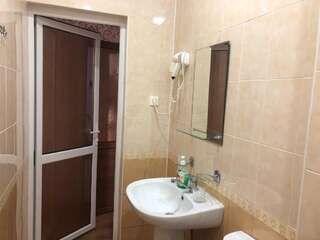 Отель HOTEL FREEDOM 1 Пицунда Бюджетный двухместный номер с 1 кроватью-7
