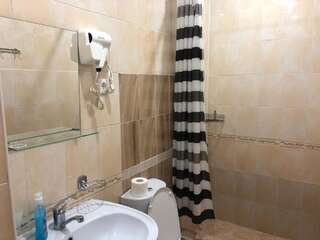 Отель HOTEL FREEDOM 1 Пицунда Бюджетный двухместный номер с 1 кроватью-8